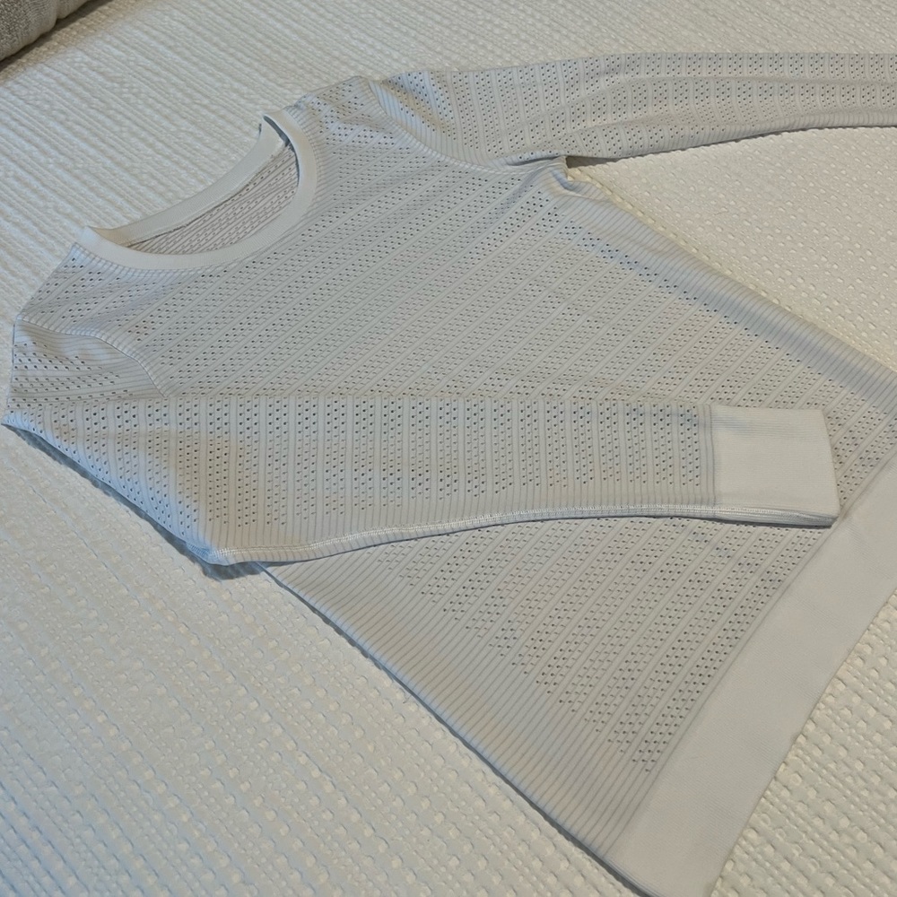 Women’s Lululemon Long Sleeve Train to Be Top in White, Size 4